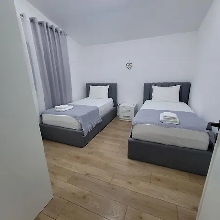Mollanji Chalet Tirana