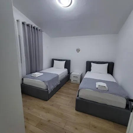Mollanji Chalet Tirana